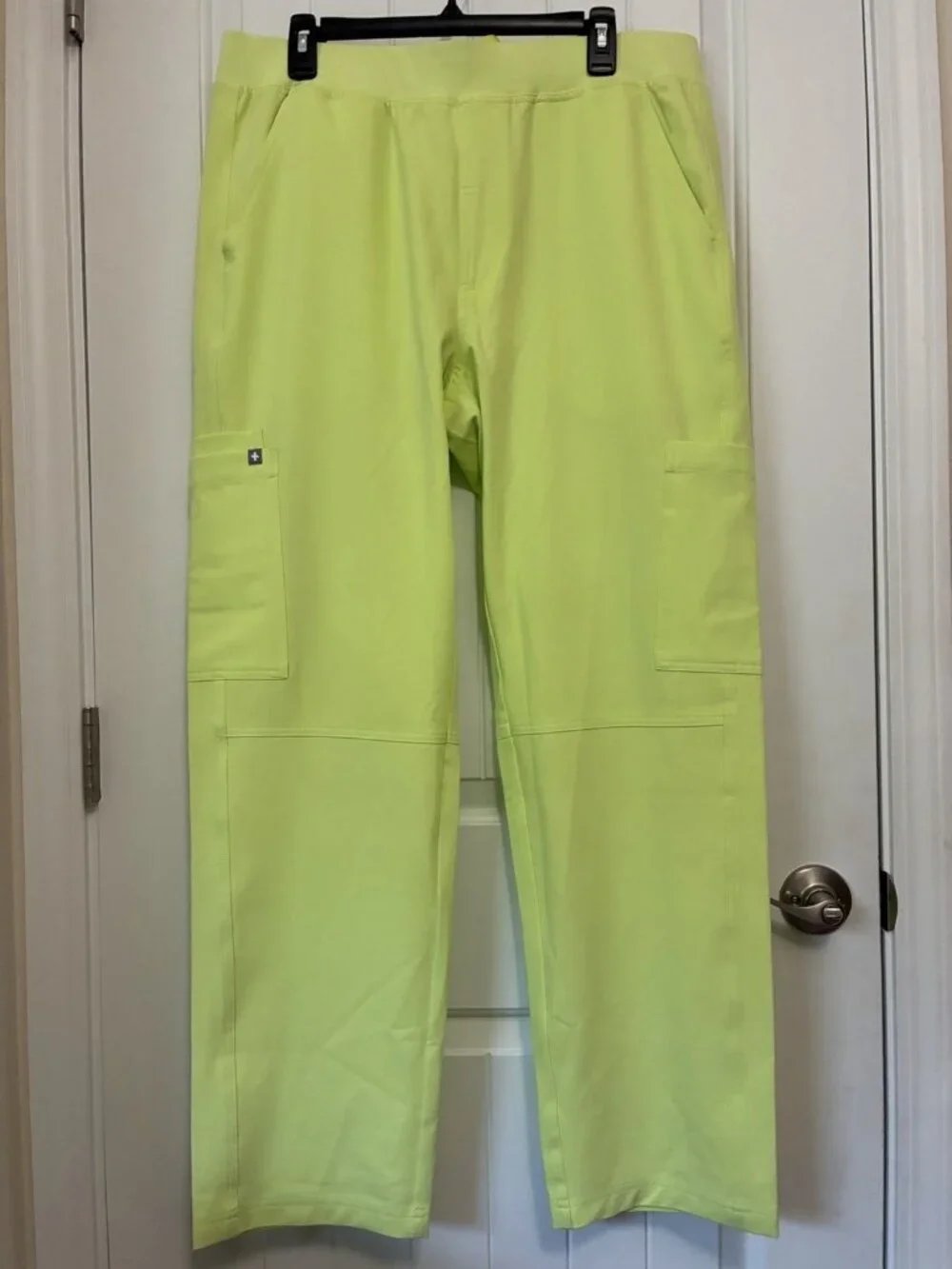 Figs Axim Cargo Scrub Pants W/Aya Logo In Celery Green  Size XLT 36” x 33”